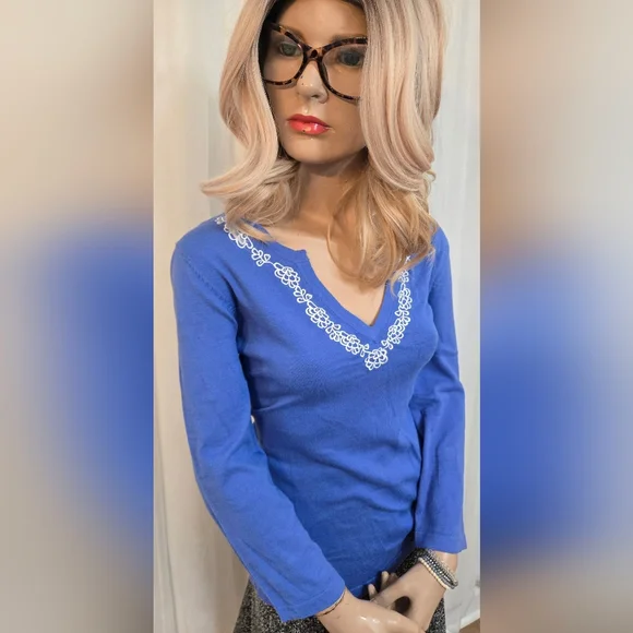 Jaclyn Smith Blue Knit Top With Floral Embroidered Vneck. Brand New With Tags. - Picture 2 of 7